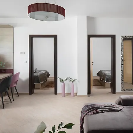 Malibu Grand Royale - Luxury Group With Pool Villa *