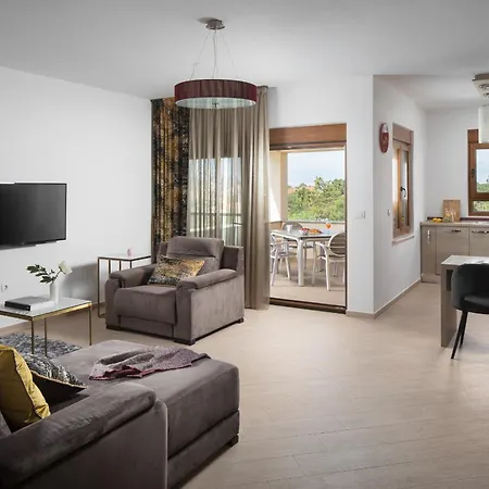 Malibu Grand Royale - Luxury Group With Pool Villa *