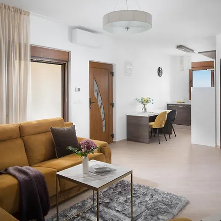 Malibu Grand Royale - Luxury Group With Pool