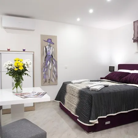 Malibu Grand Royale - Luxury Group With Pool Villa