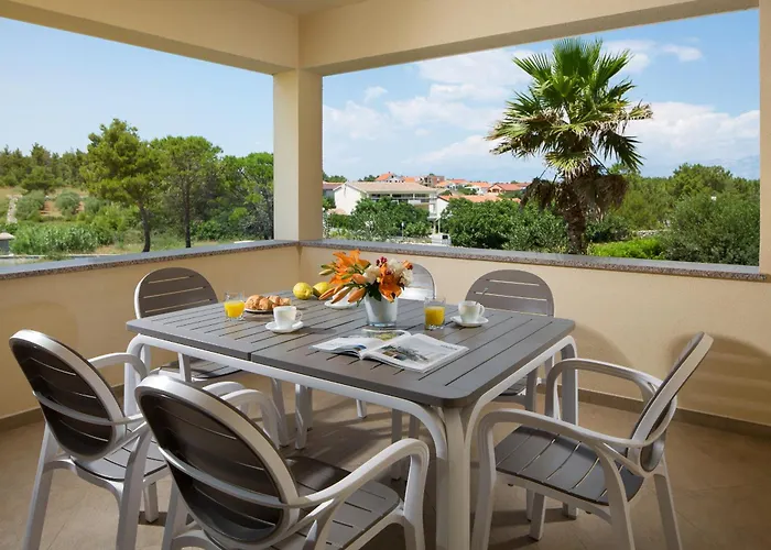 Malibu Grand Royale - Luxury Group With Pool Villa Vir