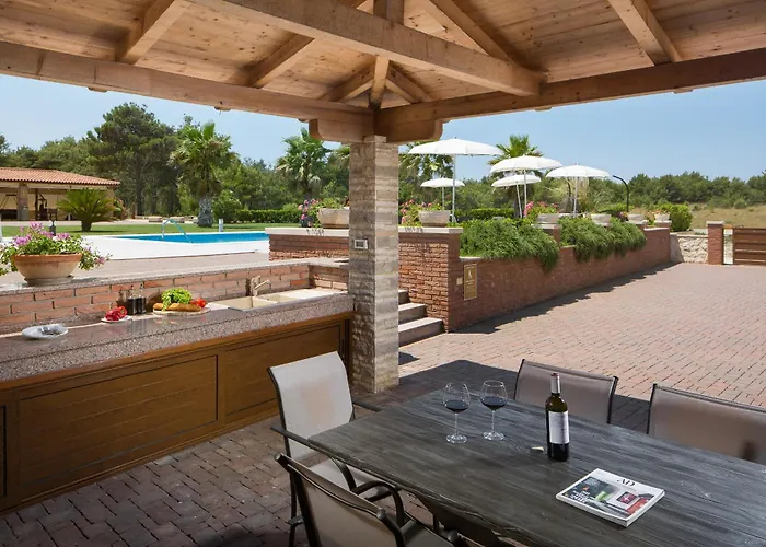 Malibu Grand Royale - Luxury Group With Pool Villa *