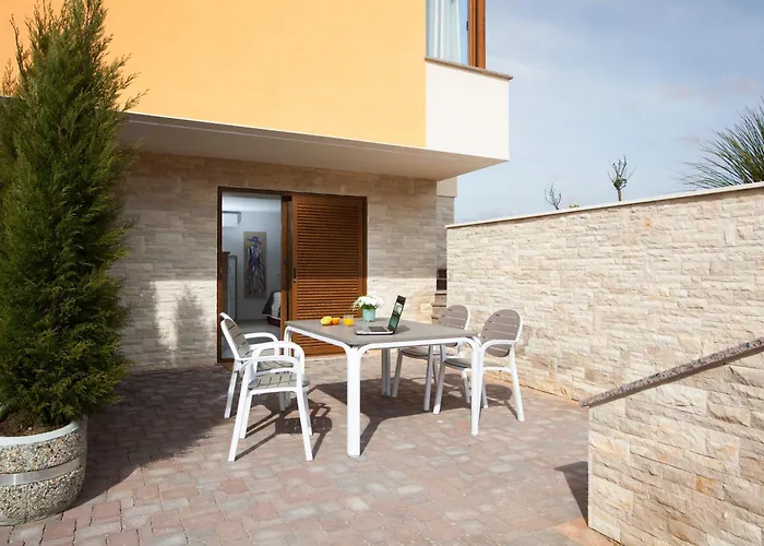 Malibu Grand Royale - Luxury Group With Pool Villa Vir