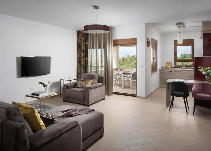 Malibu Grand Royale - Luxury Group With Pool Villa *