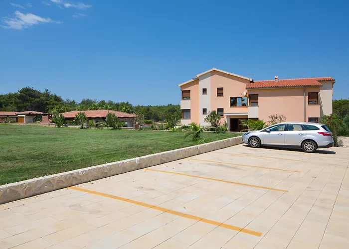 Malibu Grand Royale - Luxury Group With Pool Villa
