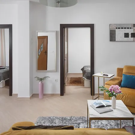 Malibu Grand Royale - Luxury Group With Pool Vir