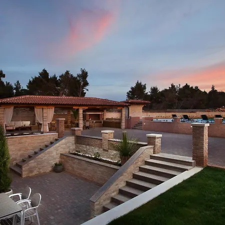 Malibu Grand Royale - Luxury Group With Pool فير