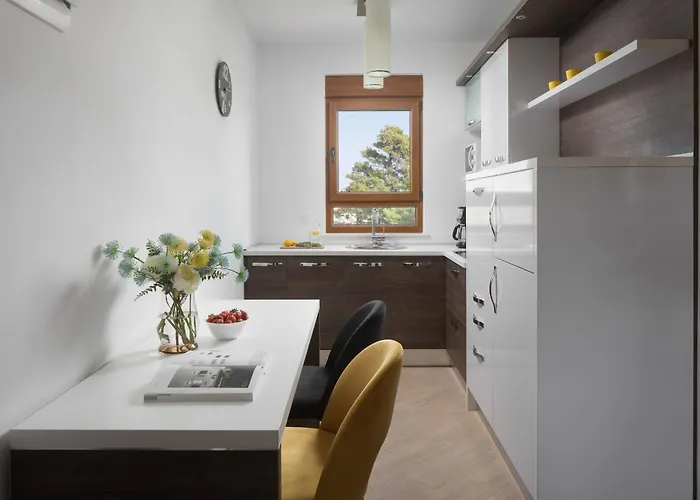 Вилла Malibu Grand Royale - Luxury Group With Pool Вир