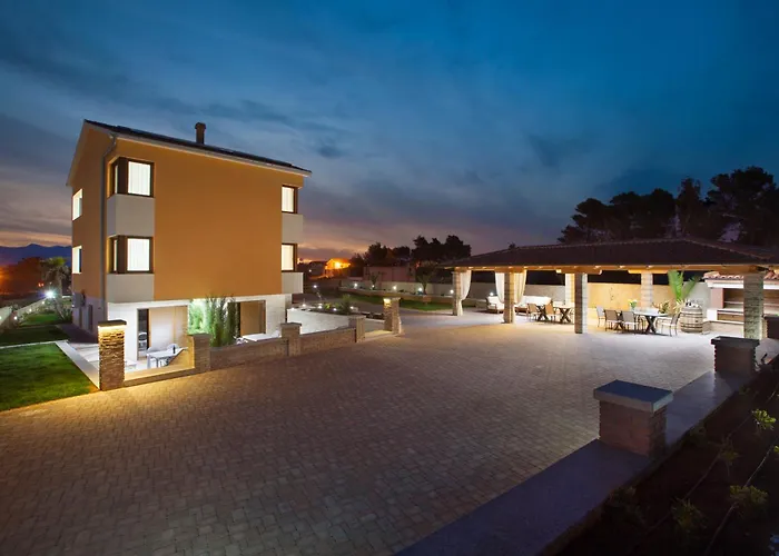 Malibu Grand Royale - Luxury Group With Pool *