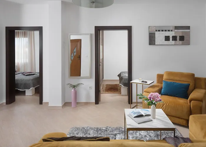 Malibu Grand Royale - Luxury Group With Pool Вир