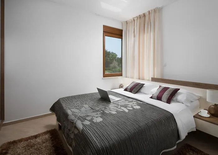 Вилла Malibu Grand Royale - Luxury Group With Pool Вир