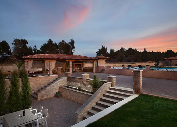 Malibu Grand Royale - Luxury Group With Pool Вир