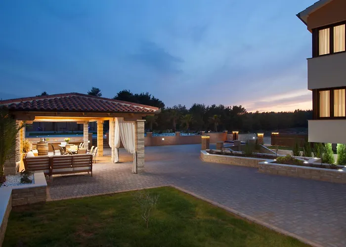 Malibu Grand Royale - Luxury Group With Pool